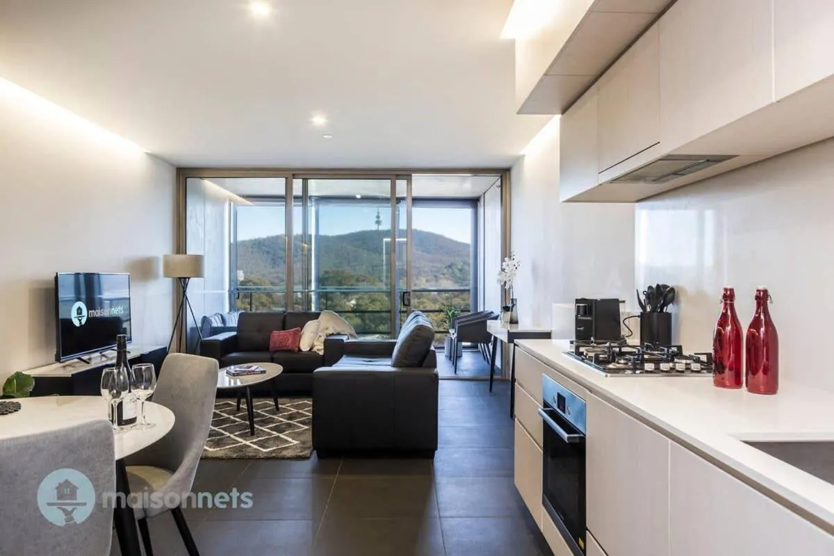 Image 3 of 1 Bedroom Apt With Parking Walk to ANU