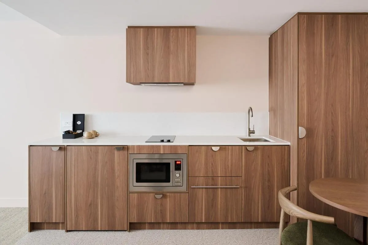 Image 3 of Abode Phillip