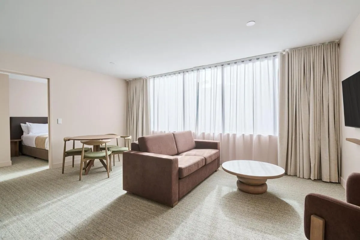 Image 4 of Abode Phillip