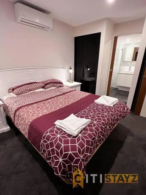 Image 1 of Black & White Delight – 2bd 2bth Apt – Braddon