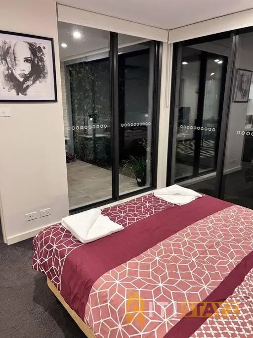Image 5 of Black & White Delight – 2bd 2bth Apt – Braddon