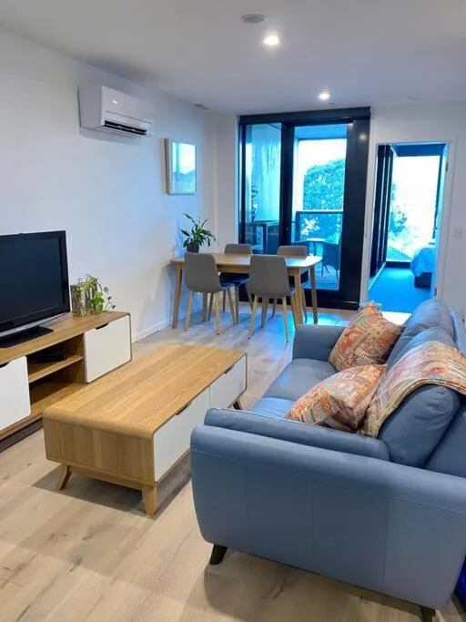 Image 3 of Central Canberra City apartment with study and full amenities including parking