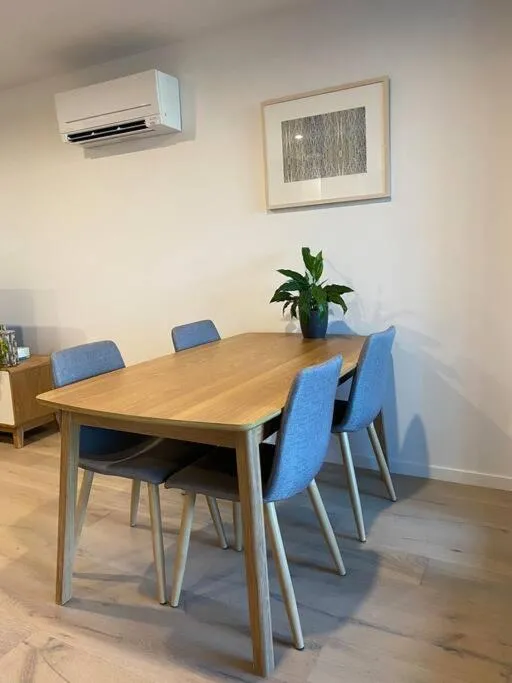 Image 5 of Central Canberra City apartment with study and full amenities including parking