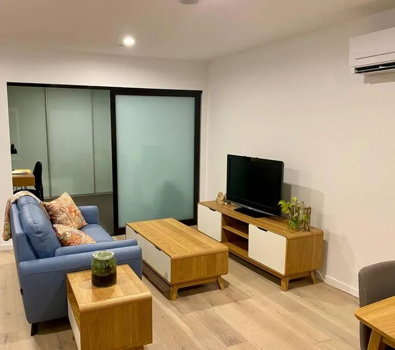 Image 1 of Central Canberra City apartment with study and full amenities including parking