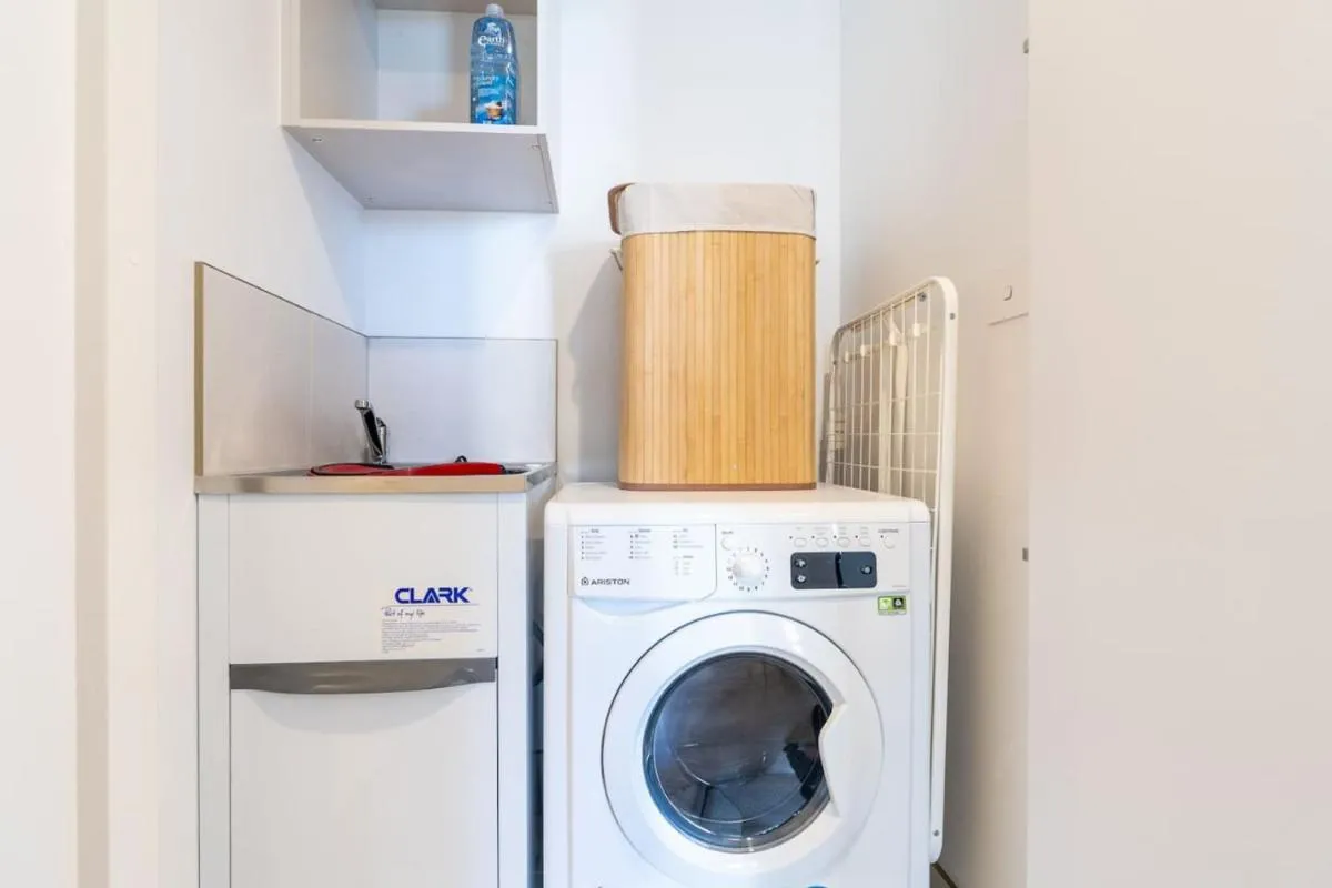 Image 4 of Cosy Apartment near ANZAC Park West and Glebe Park