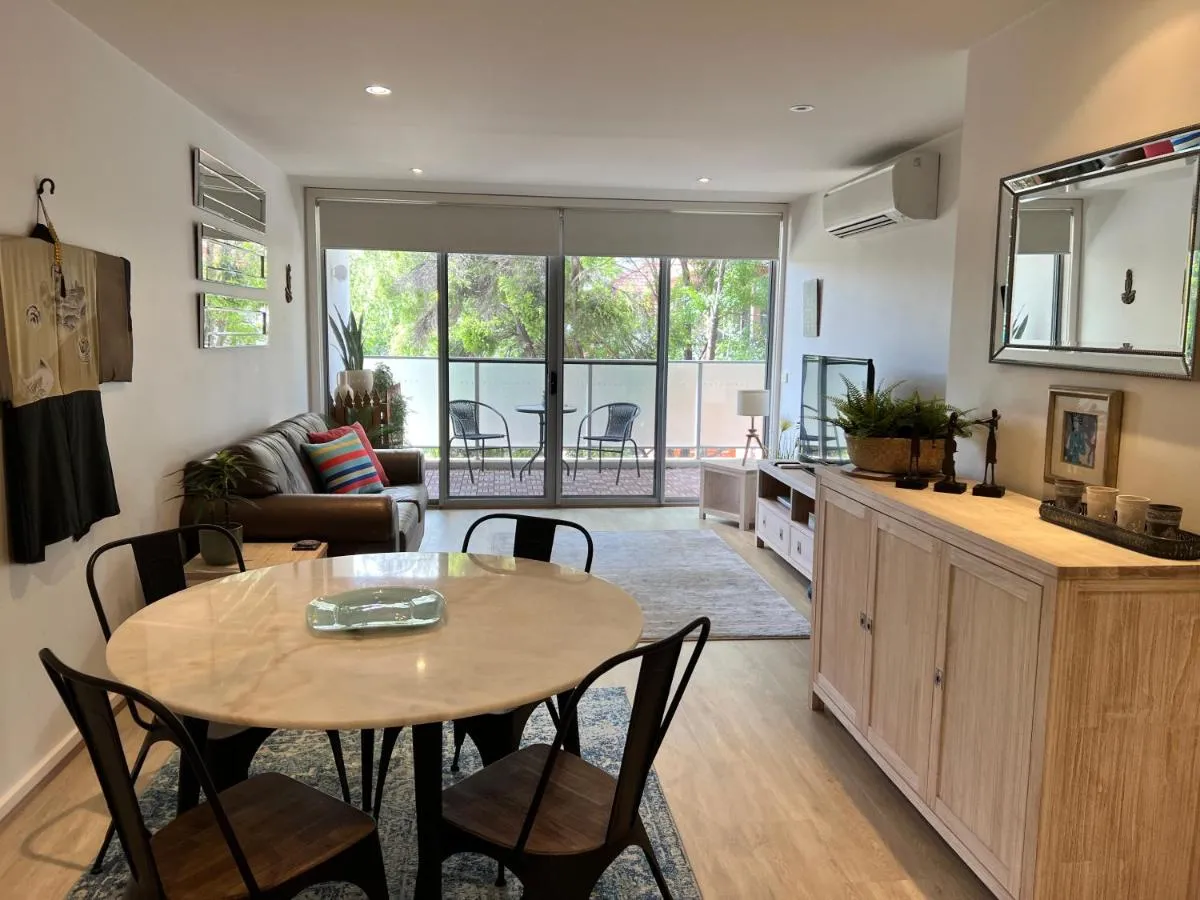 Image 4 of Envy 11 Luxe Spacious 1BR Apt Braddon WiFi Wine Secure Parking Canberra