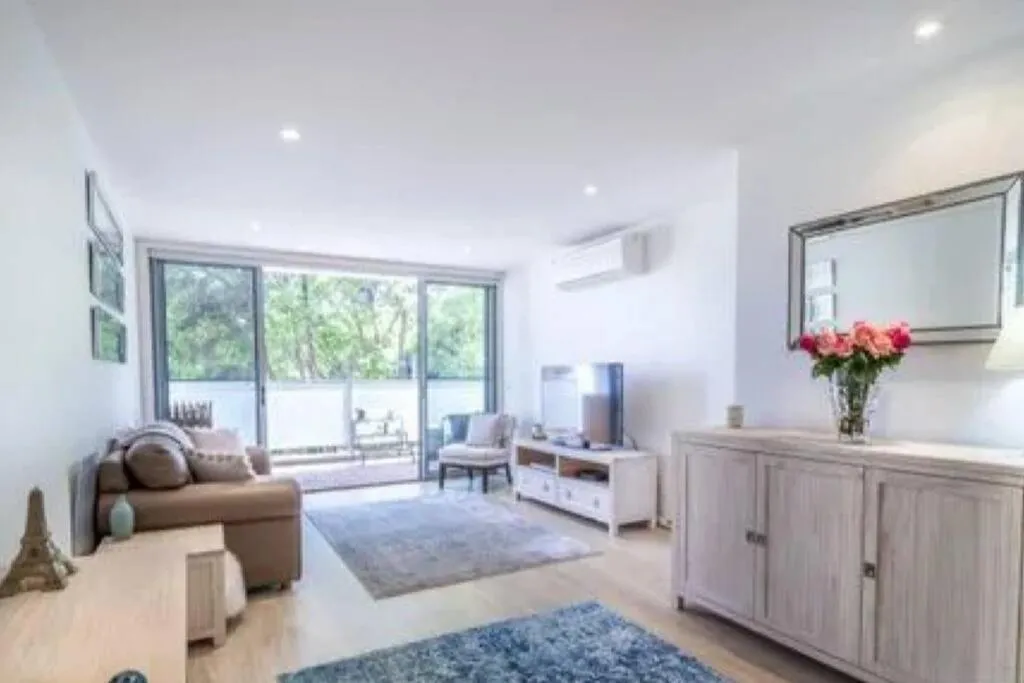 Image of Envy 11 Luxe Spacious 1BR Apt Braddon WiFi Wine Secure Parking Canberra