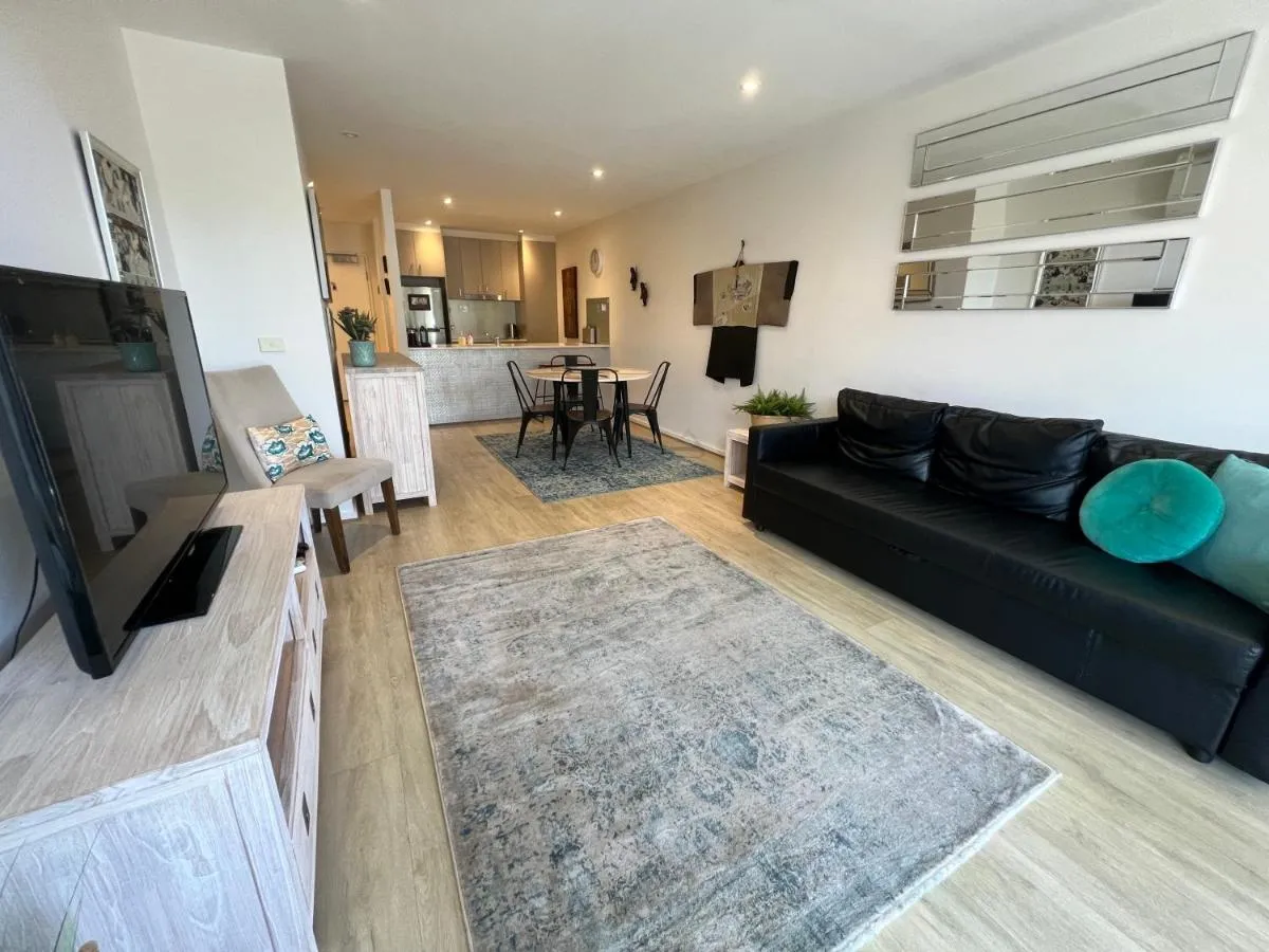 Image 1 of Envy 11 Luxe Spacious 1BR Apt Braddon WiFi Wine Secure Parking Canberra