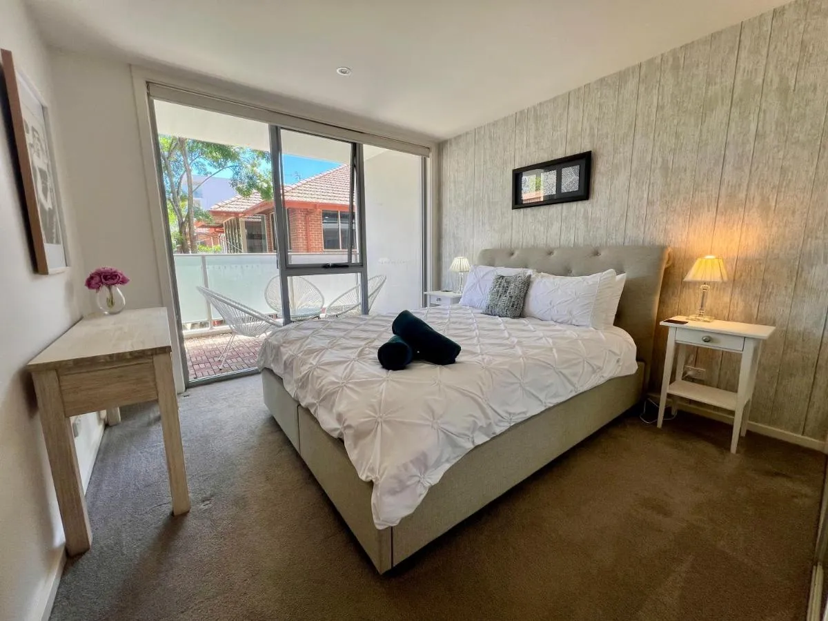 Image 2 of Envy 11 Luxe Spacious 1BR Apt Braddon WiFi Wine Secure Parking Canberra