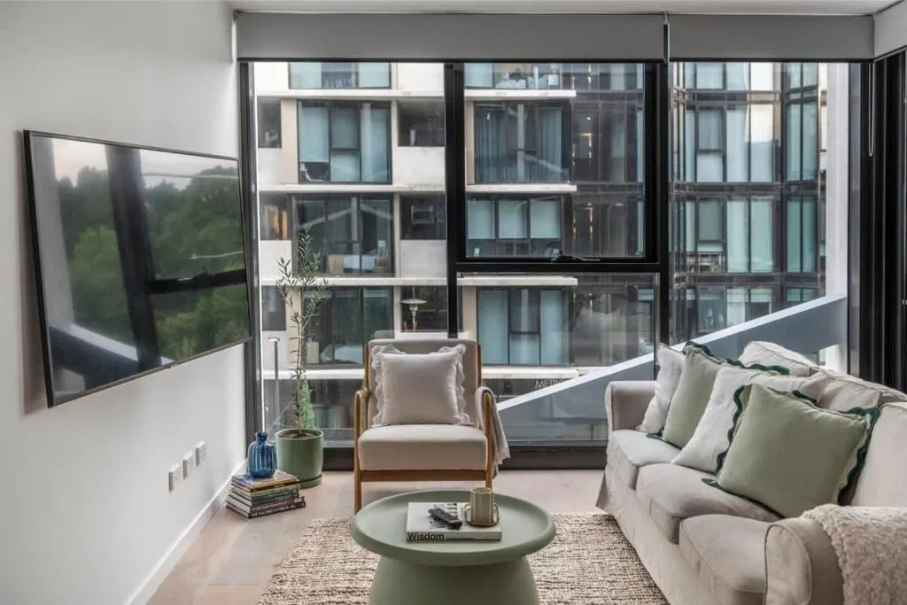 Image 2 of Gorgeous Apartment in Reid Canberra