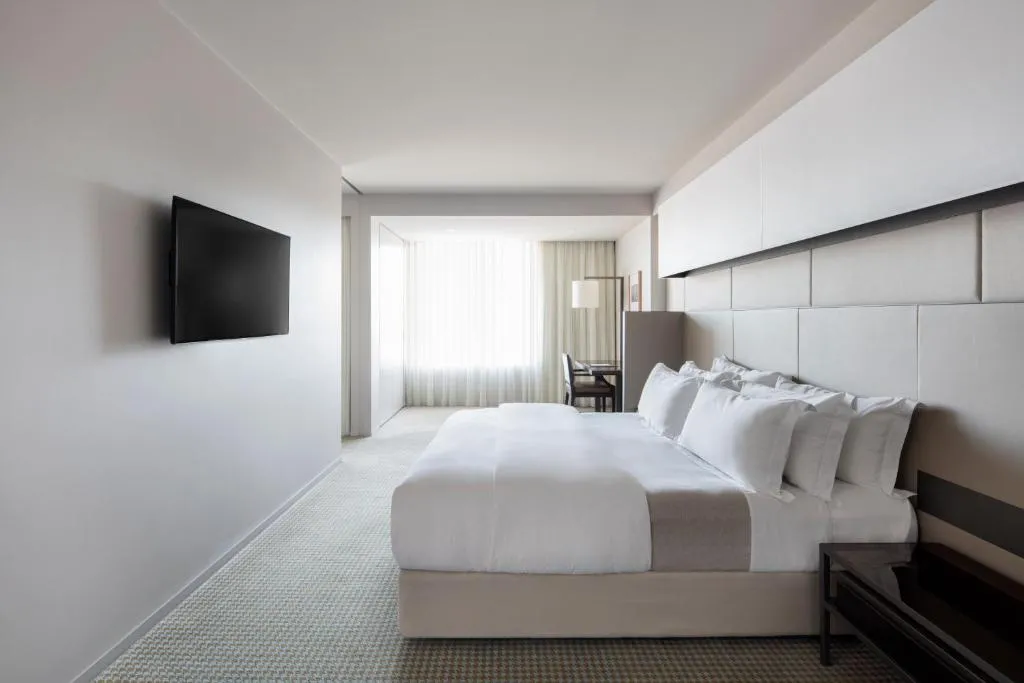 Image 2 of Hotel Realm
