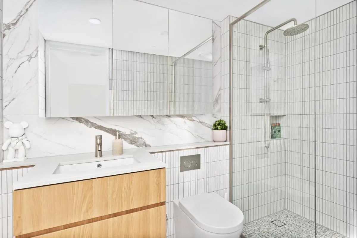 Image 2 of Kashmir, Modern and luxury 2BR 2BA, Fast WiFi & Netflix, Free Parking, Central Location, near CBD