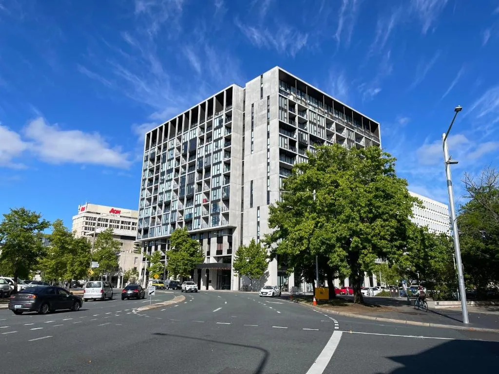 Image 1 of Lovely CBD two bedroom apartment free parking