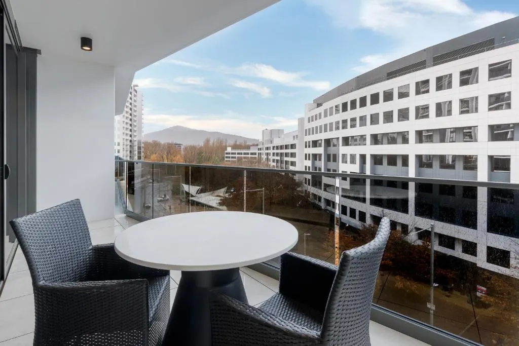 Image 4 of Meriton Suites Canberra