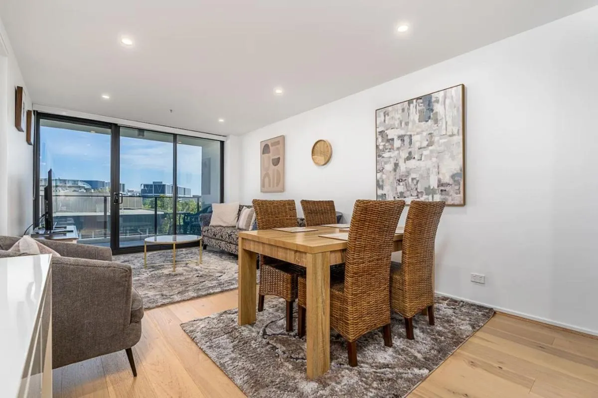 Image 4 of North-Facing APT 3 min to Canberra Times Fountain