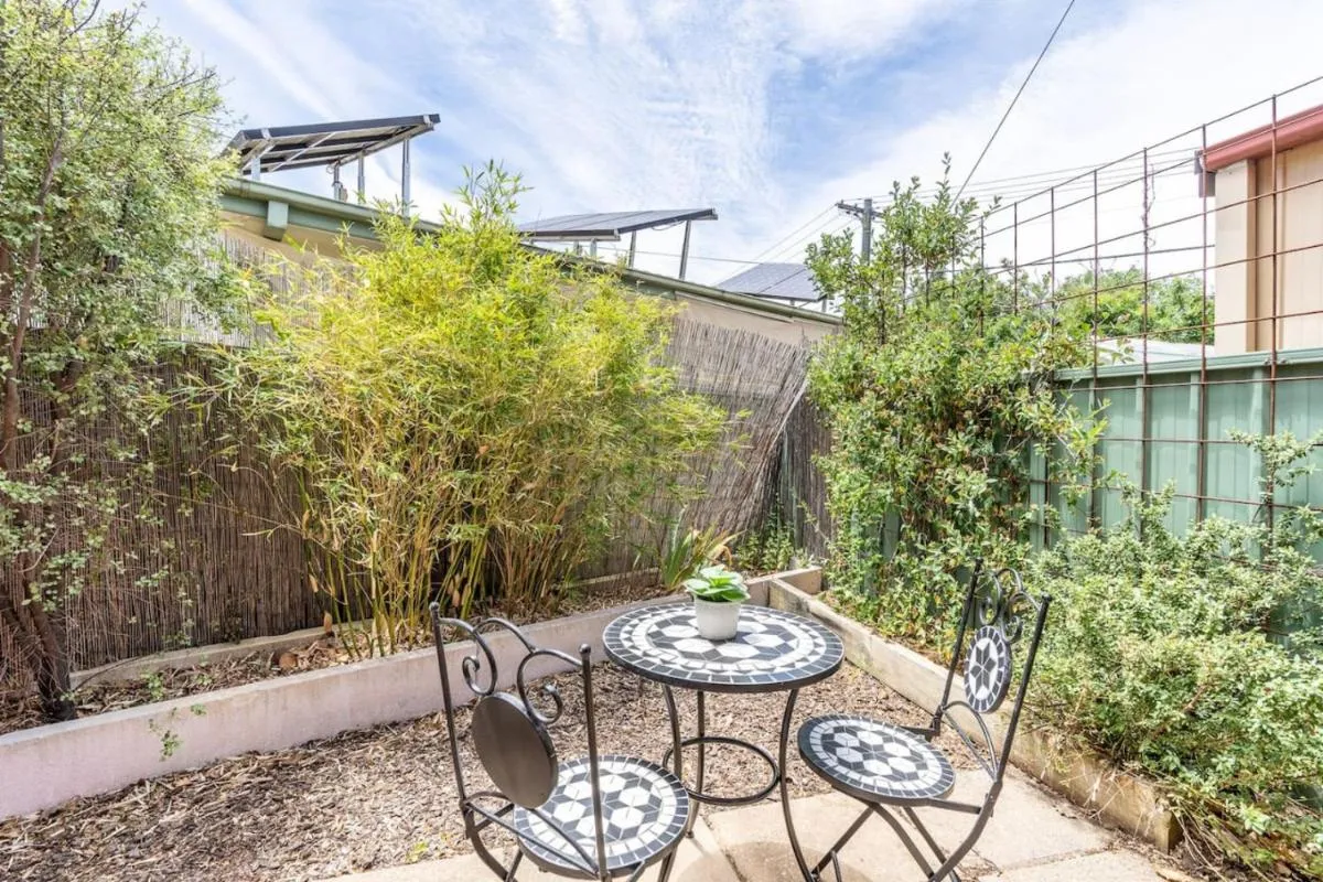 Image 4 of Peaceful 1BR Courtyard Unit in quiet Dickson