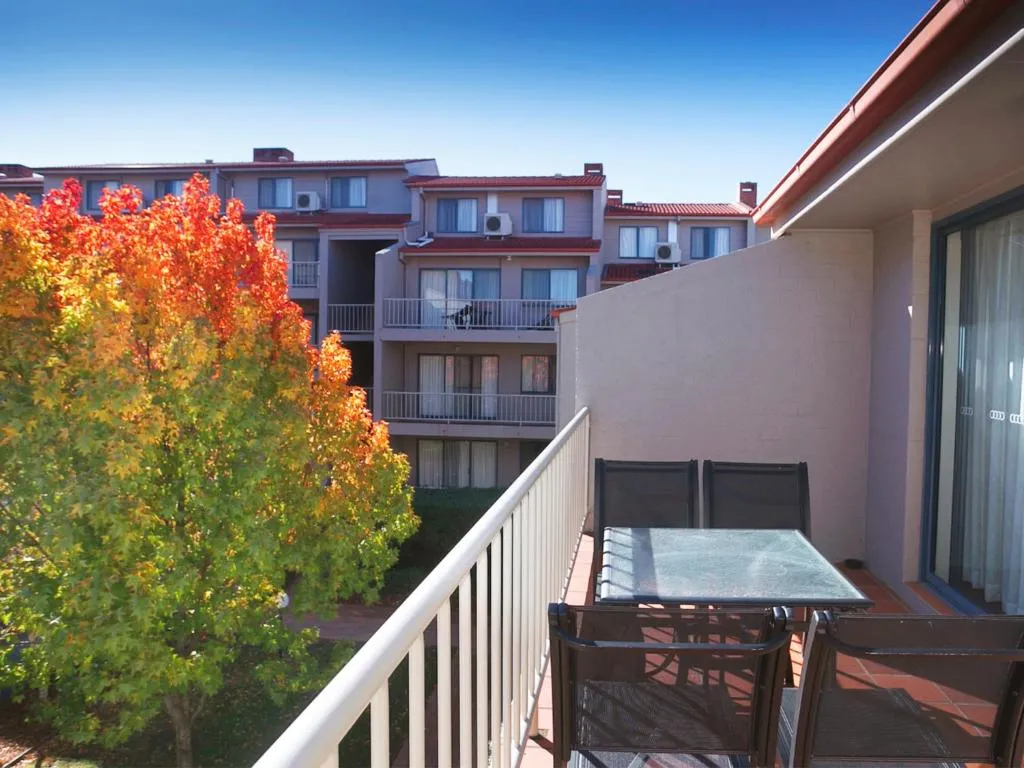 Image 3 of Pinnacle Apartments