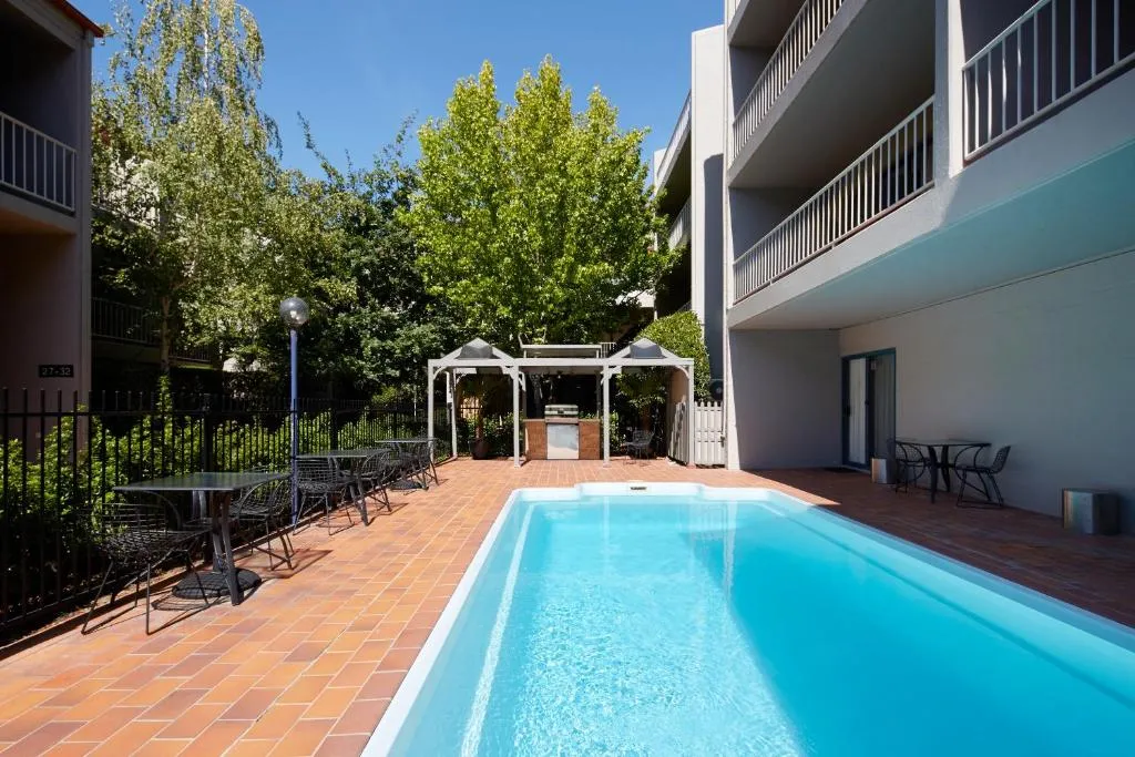 Image 2 of Pinnacle Apartments