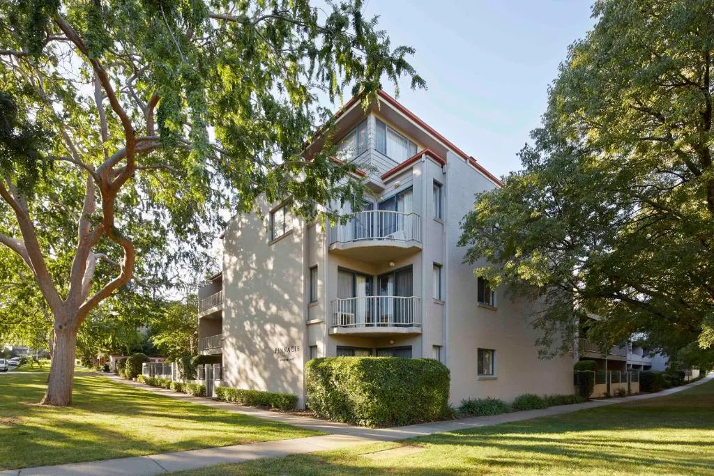 Image 5 of Pinnacle Apartments