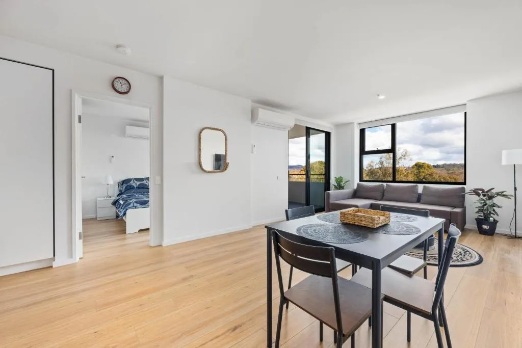 Image 6 of Spacious & Open 2 bd 2bth Unit in Canberra City