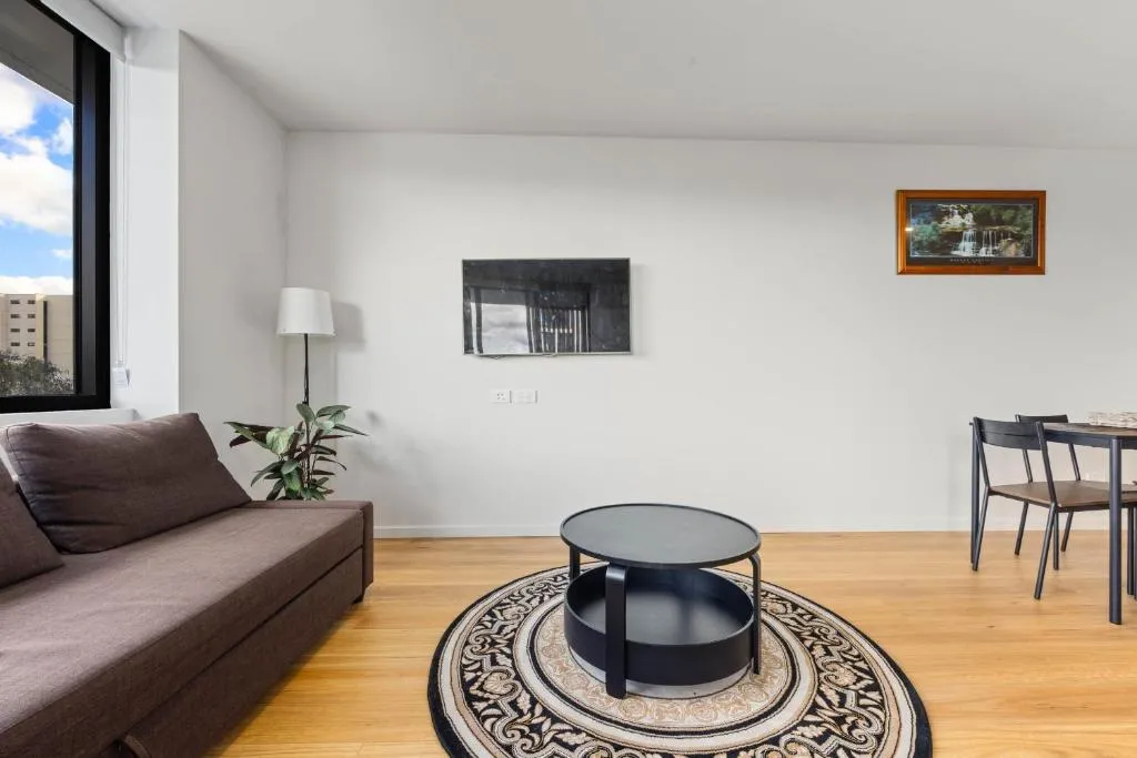 Image of Spacious & Open 2 bd 2bth Unit in Canberra City