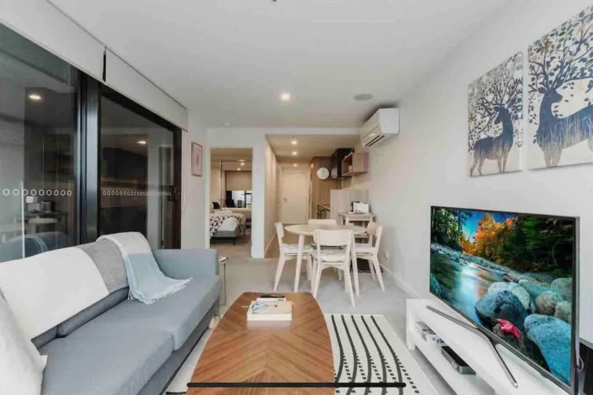 Image 5 of 1Br Braddon retreat with mountain views