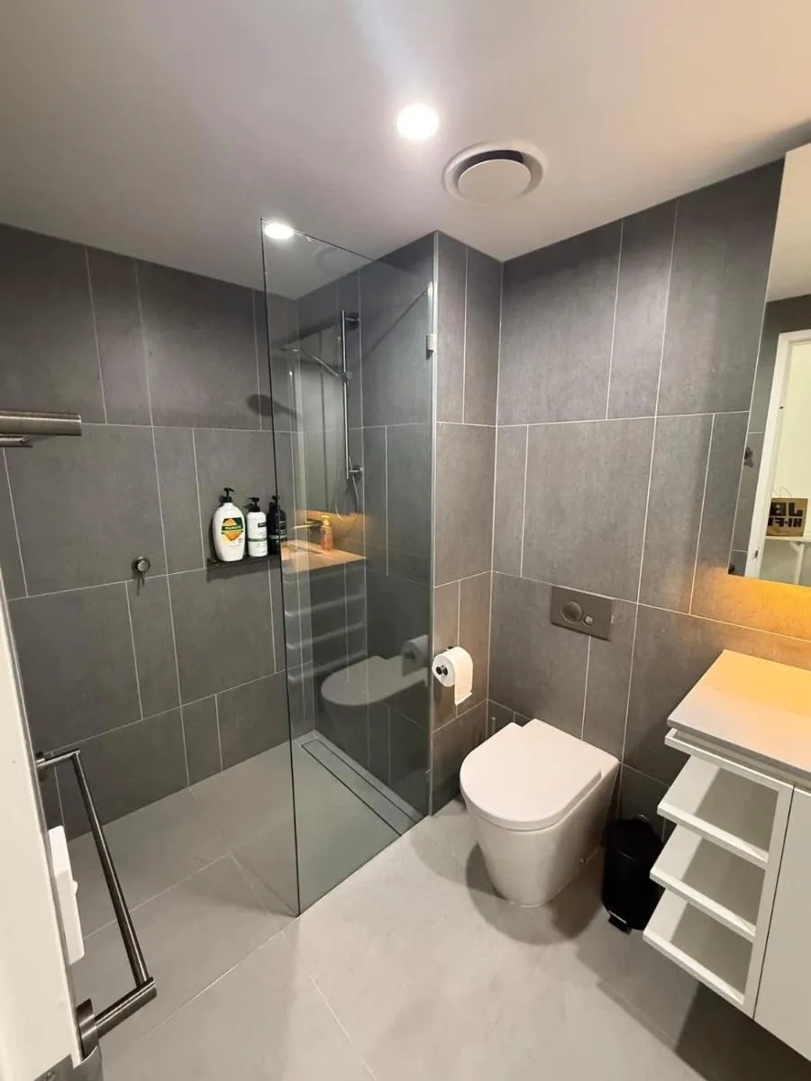 Image 4 of 2BR-1BR-1Car- CBD Pool Central
