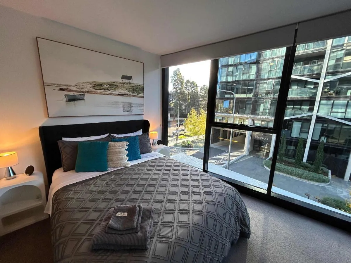 Image 4 of 2BR-2BR-1Car-CBD-Pool-Shopping