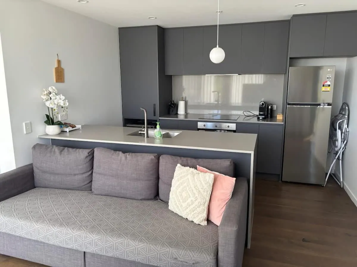 Image 3 of 2BR-2BR-2Cars -CBD-Pool-sleeps 6