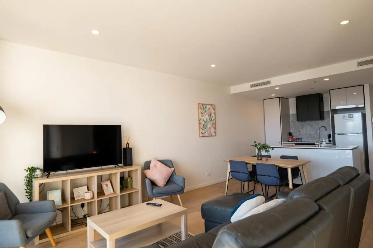 Image 1 of 2 BR family business friendly CBD ANU