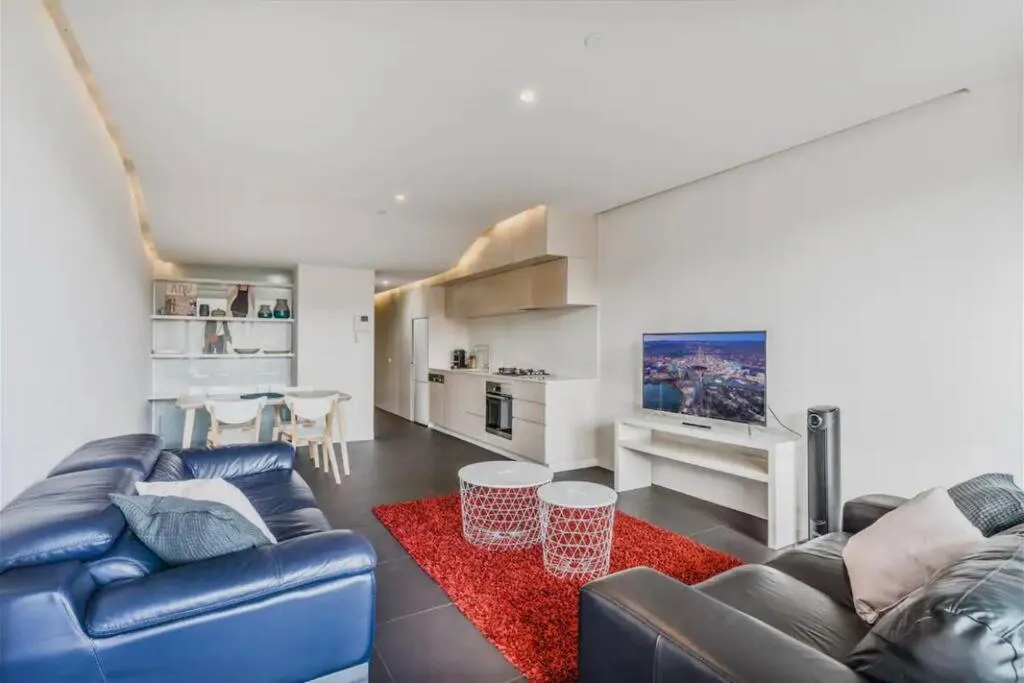 Image 6 of Apartment nestled between Lake Burley Griffin, city and ANU