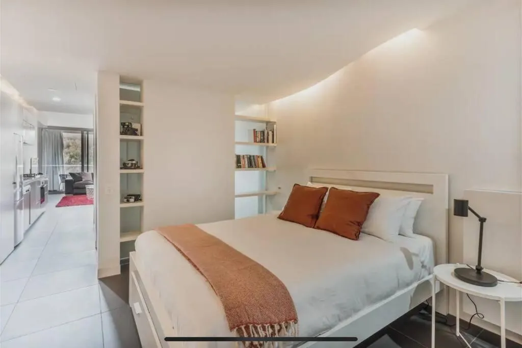 Image 5 of Apartment nestled between Lake Burley Griffin, city and ANU