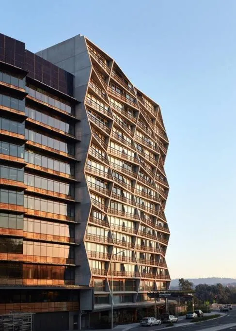 Image 4 of Apartment nestled between Lake Burley Griffin, city and ANU