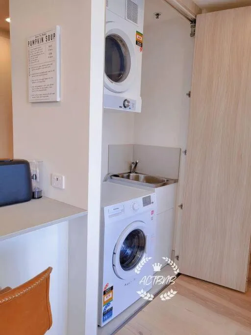 Image 4 of CBD High level City View 1BR Apt Free parking