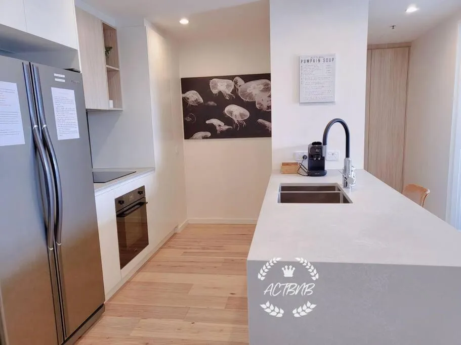 Image 3 of CBD High level City View 1BR Apt Free parking