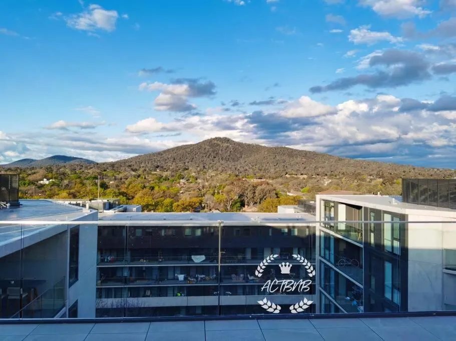 Image 5 of CBD High level City View 1BR Apt Free parking