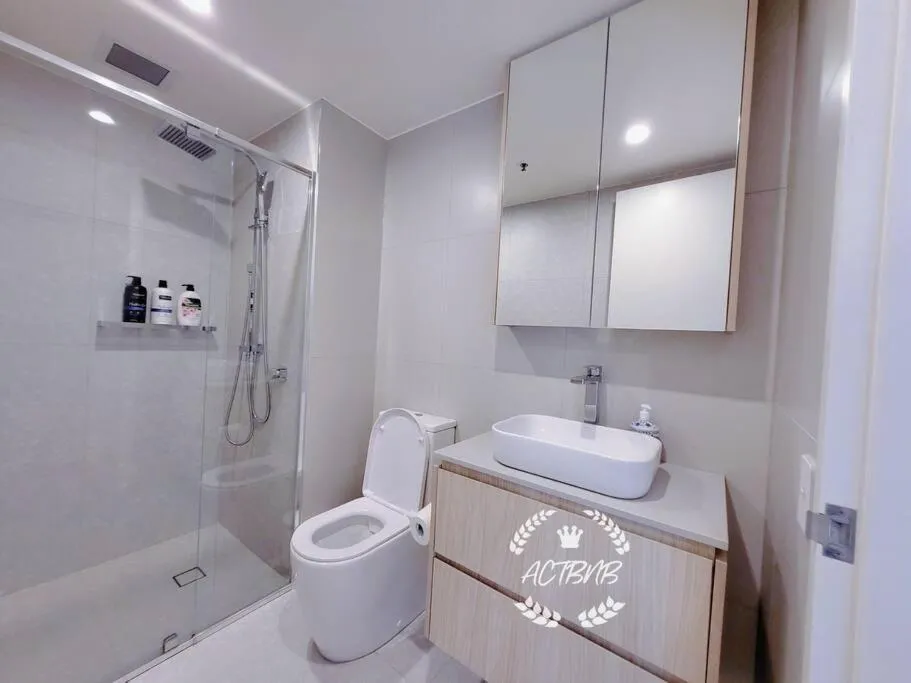 Image 2 of CBD High level City View 1BR Apt Free parking