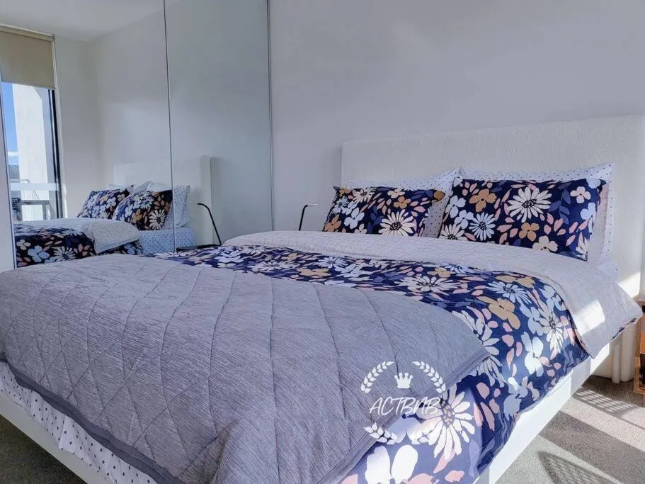Image 6 of CBD High level City View 1BR Apt Free parking