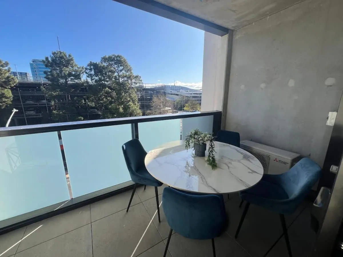 Image 2 of Central CBD – parking – sleeps 4