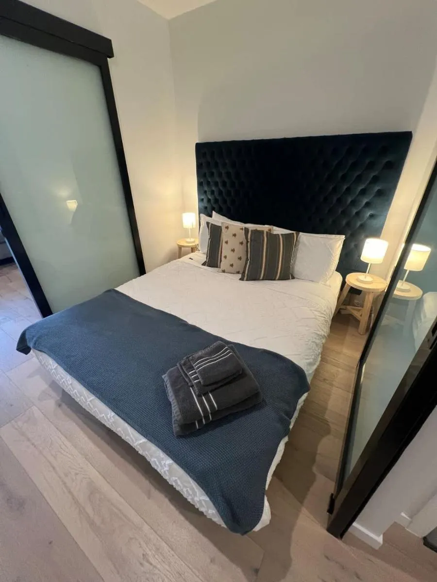 Image 4 of Central CBD – parking – sleeps 4