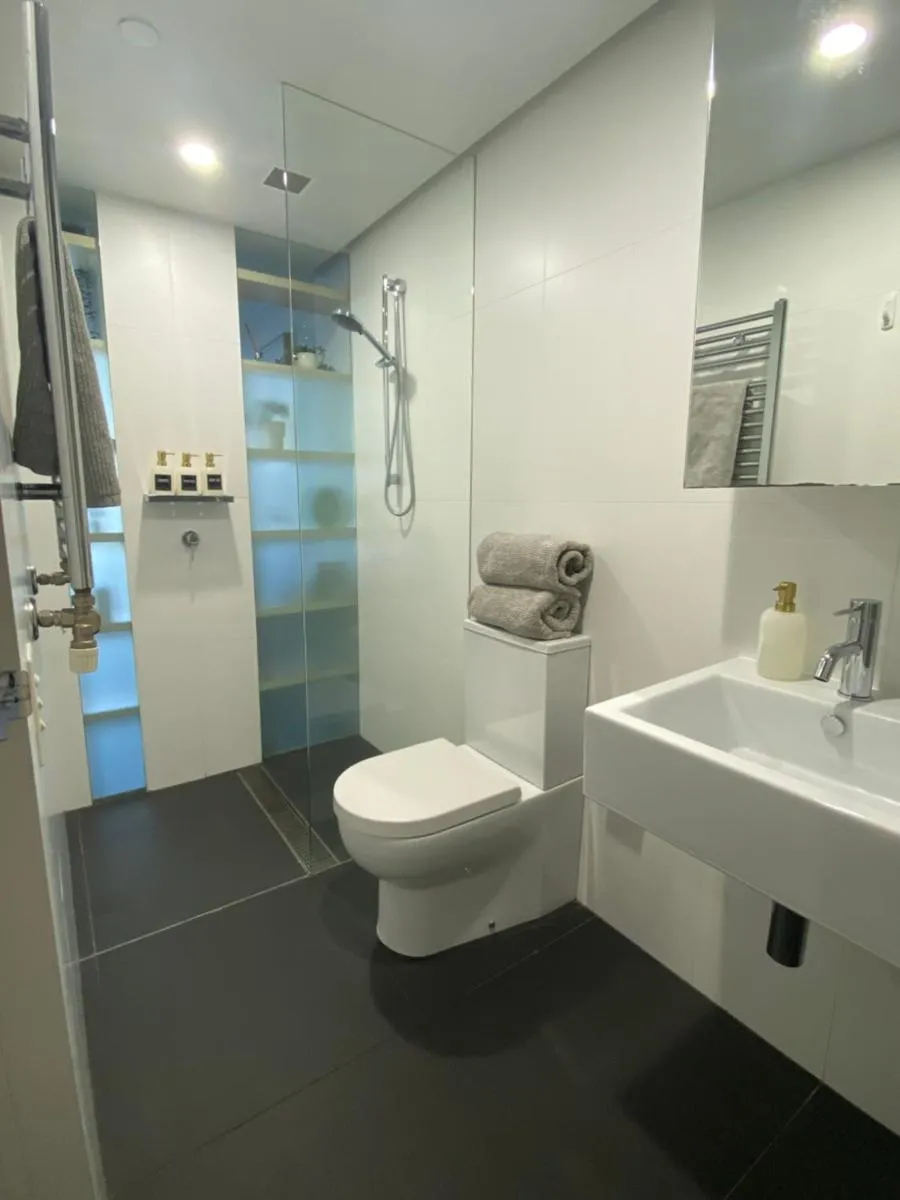 Image 1 of Central Lakeview Apartment near ANU – free parking