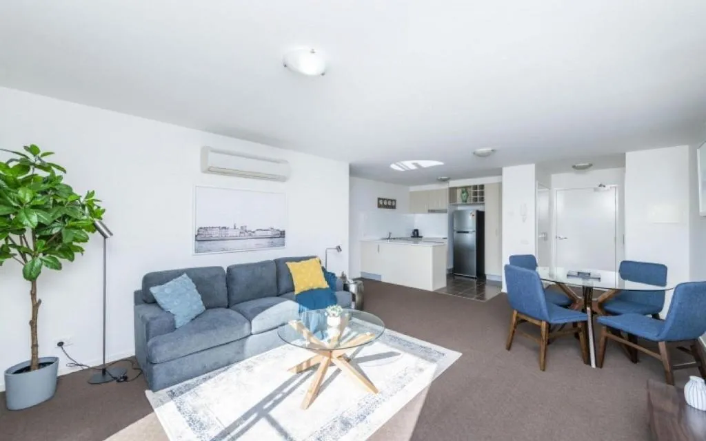Image of Century 23 Griffith