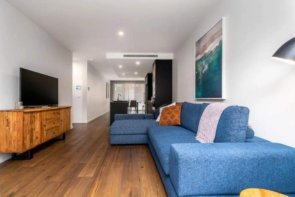 Image of Contemporary Tri-Level APT in a Prime Central Spot – Hosted by Canstay