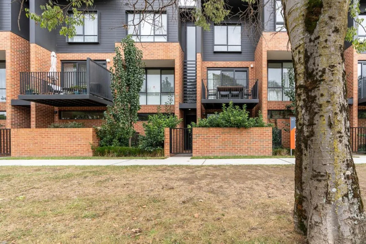 Image 4 of Contemporary Tri-Level APT in a Prime Central Spot – Hosted by Canstay