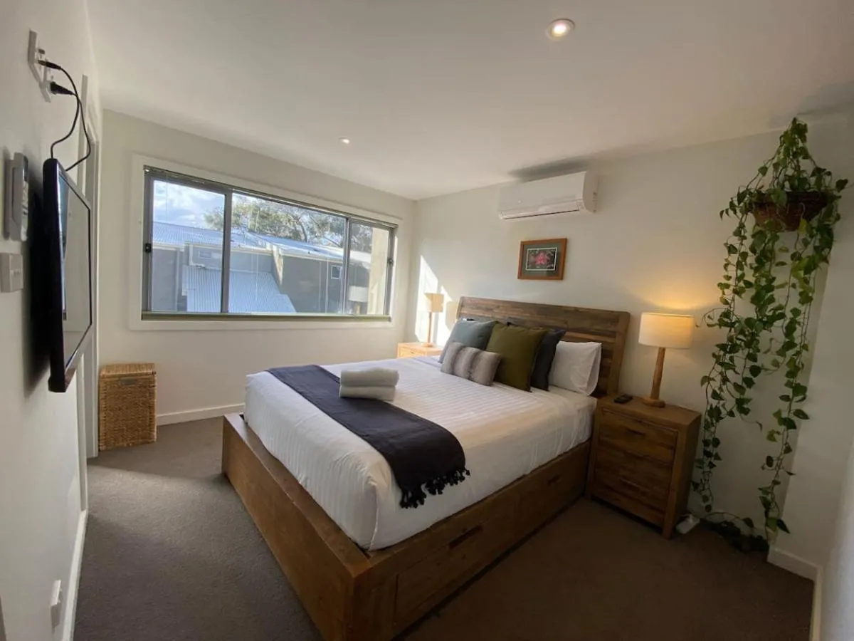 Image 1 of Cosy Work From Home Townhouse 10 Mins From City – Hosted by CanStay