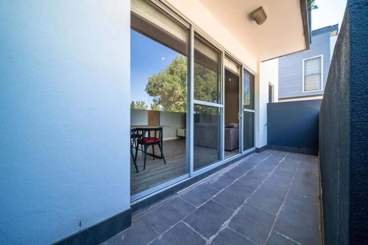 Image 4 of Cosy contemporary 1BR plus sofa bed – Hosted by CanStay