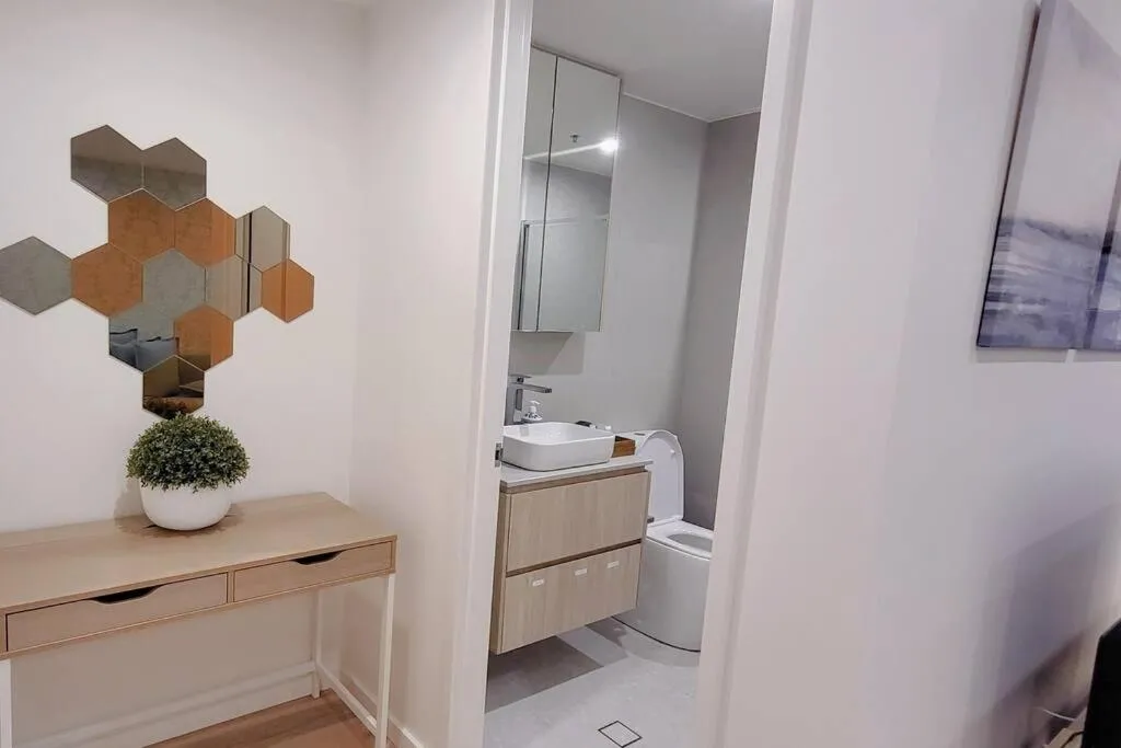 Image 2 of Cozy 1BR Apartment in the heart of Canberra
