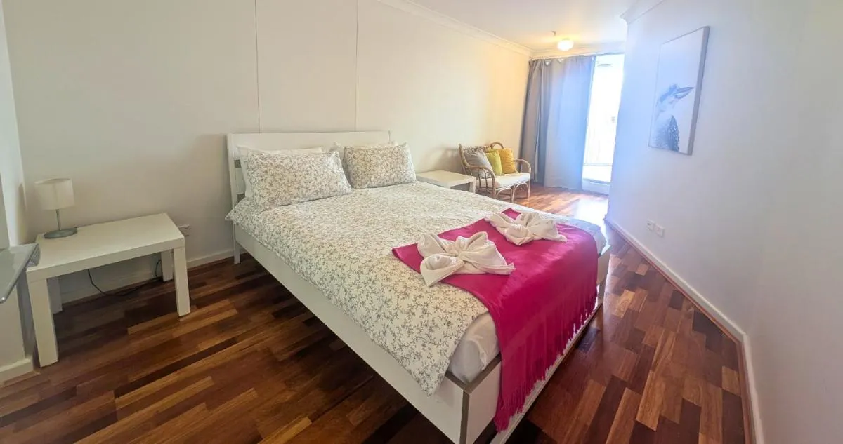 Image 1 of Dana-Central Apartment with Mount Ainslie Views