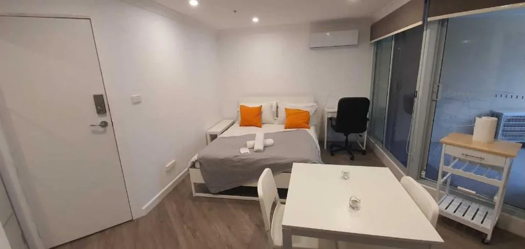 Image of Dana-Cozy Studio with Shared Entry in the City
