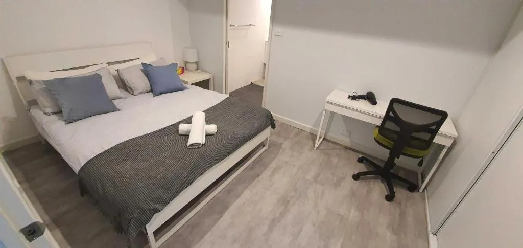 Image 6 of Dana-Cozy Studio with Shared Entry in the City